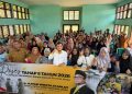 Ivan Wirata berfhoto bersama warga usai reses. FOTO: UCUP