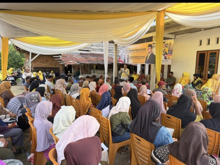 Suasana Reses Ivan Wirata di Kelurahan Pijoan Kecamatan Jaluko. FOTO: UCUP