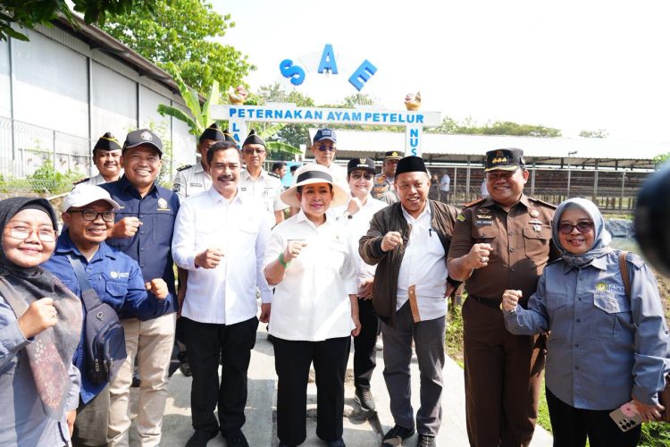 Titiek Soeharto dan Kemenipas Saat Berkunjung ke Nusakambangan. FOTO: IST