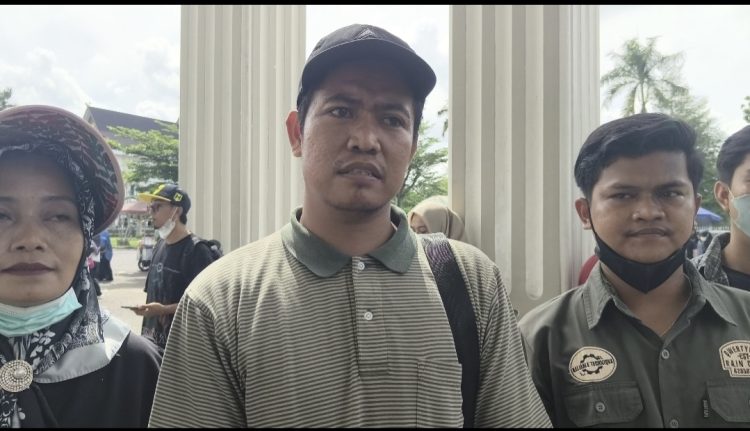 Arfah, koordinator aksi aliansi masyarakat Jambi peduli MBG. FOTO: IST