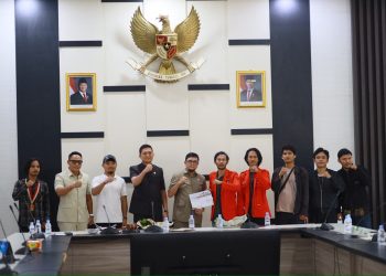 Pimpinan DPRD Provinsi Jambi usai dialog bersama GMNI Jambi. FOTO: UCUP