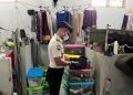 Petugas saat melakukan razia blok hunian. FOTO: IST