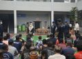 Warga binaan saat diberi pengarahan sebelum razia. FOTO: IST